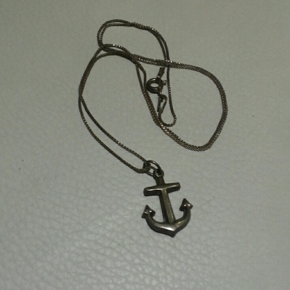 Silver anchor necklace