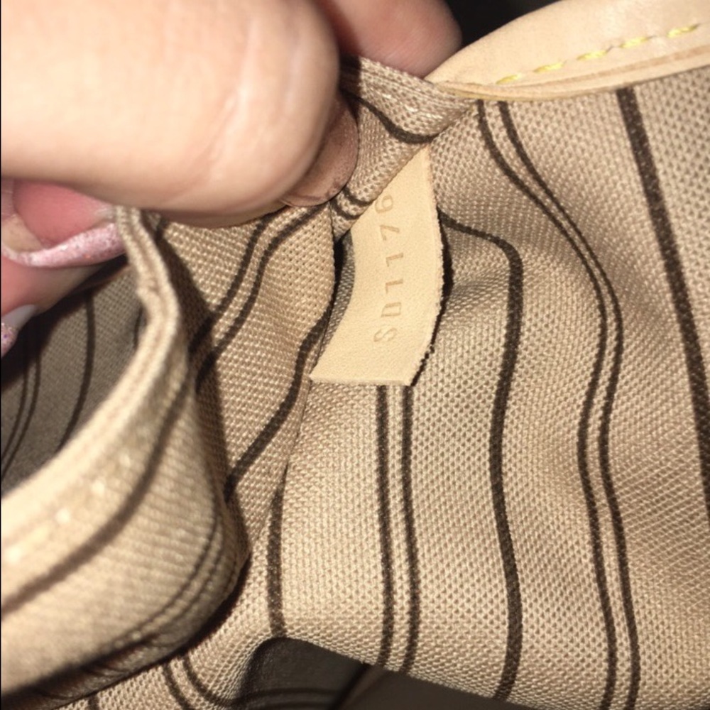 SOLD! NEW Louis Vuitton Neverfull MM - Picture 3 of 4