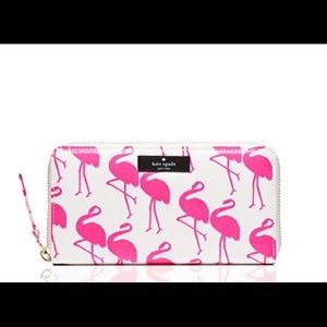 Kate Spade Daycation wallet in Flamingo Kate Spade Daycation wallet in Flamingo