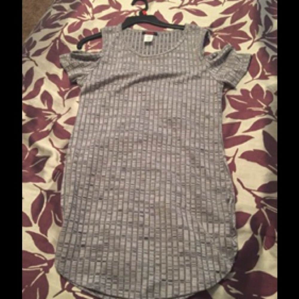 Cold shoulder top new never worn