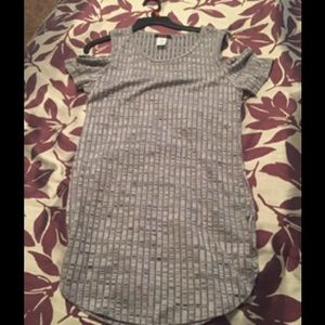 Cold shoulder top new never worn