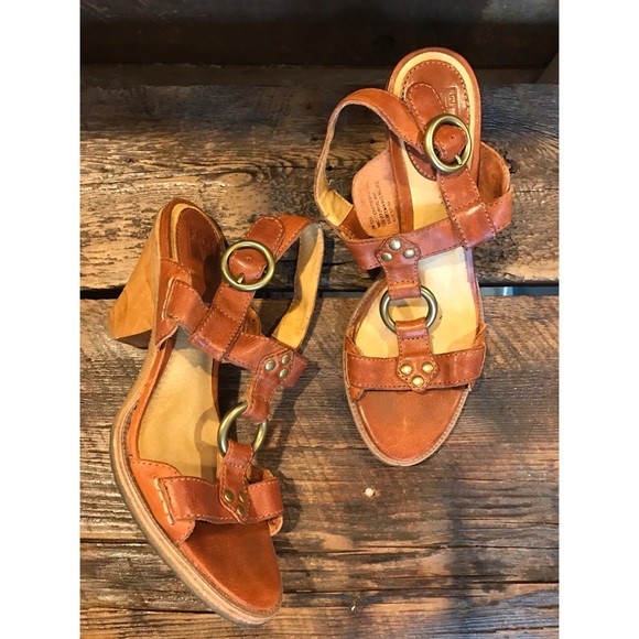 frye t strap sandals