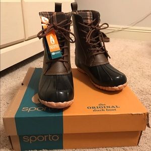 Sporto Duck Boot/Never worn/Size 8. Tags still on