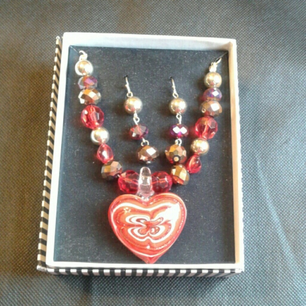 Necklace and earring set