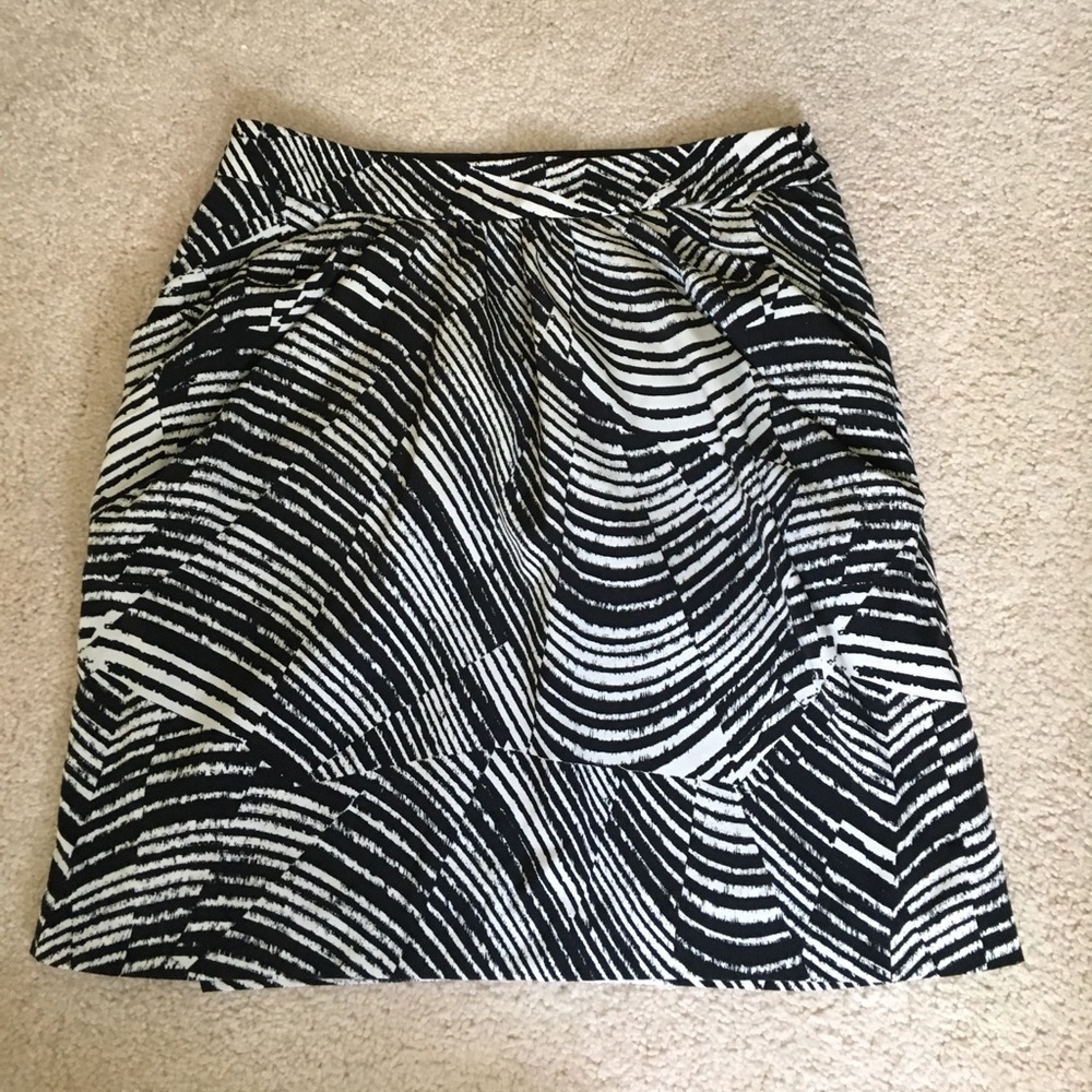 Black and white printed skirt