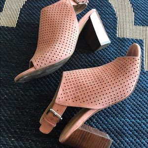 Adam Tucker size 6.5 Pink