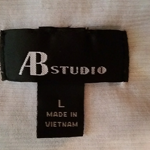 Ladies top - Picture 2 of 3