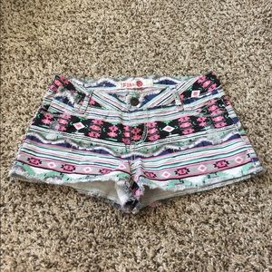 3 for $10 ❌ Tribal print shorts