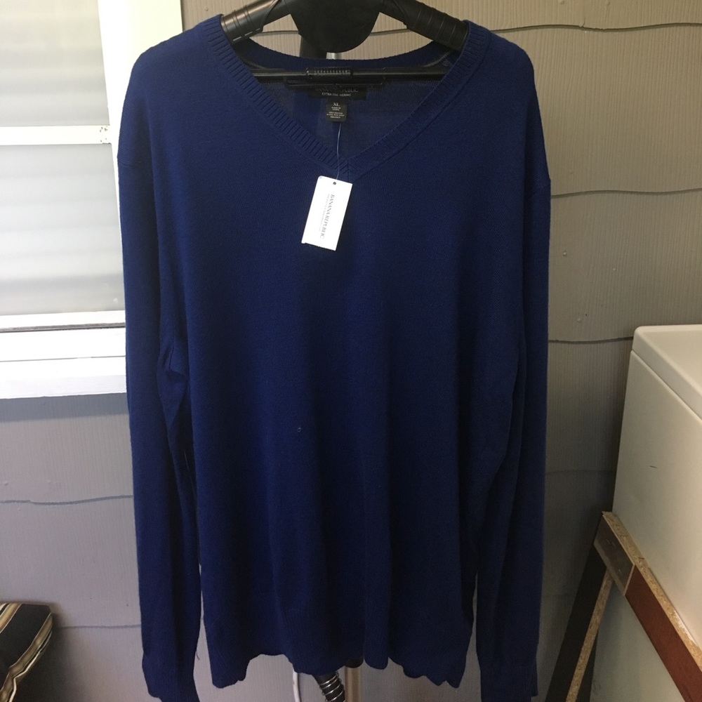 Banana Republic v-neck sweatshirt brand new