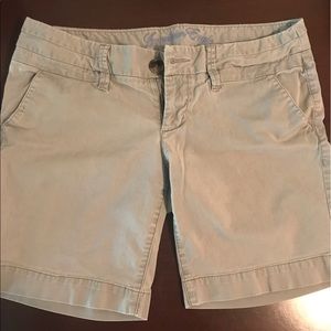 American Eagle gray bermudas