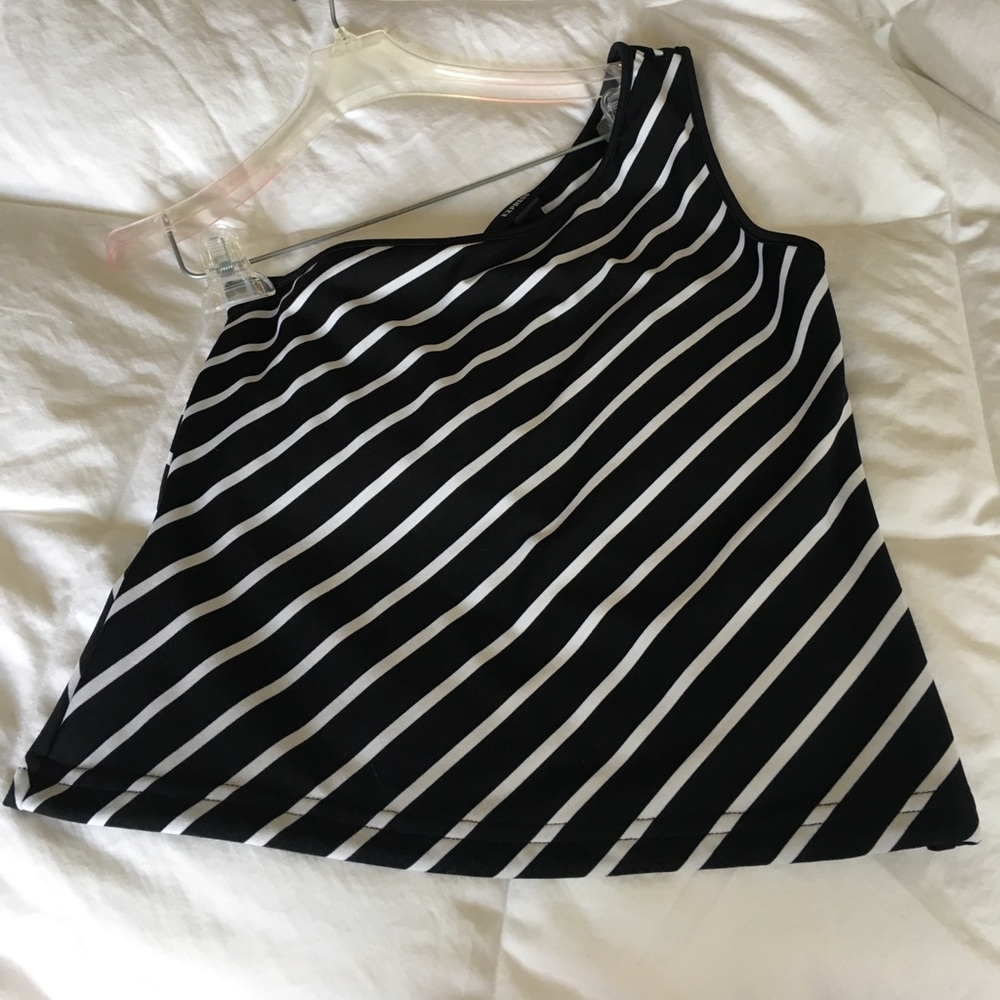 REDUCED. Sharp, sexy off shoulder size M
