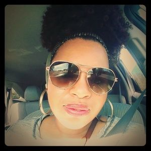 Meet your Posher, Tia