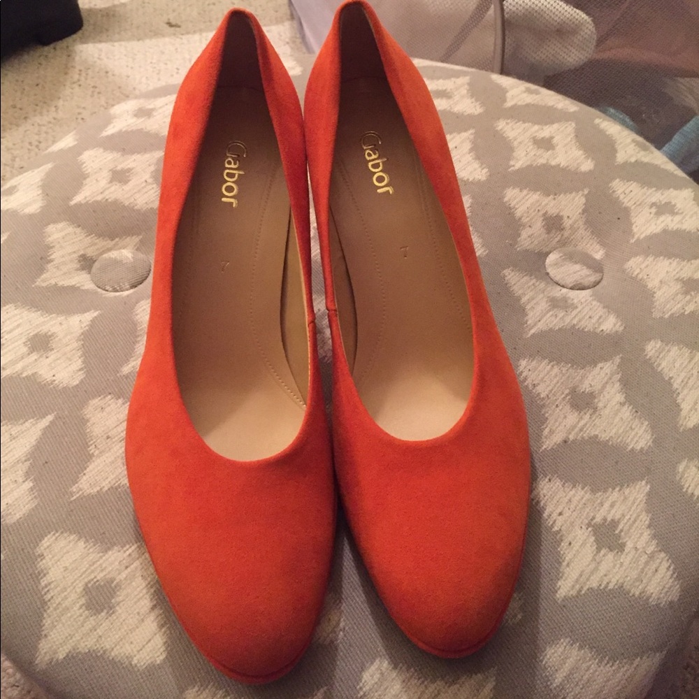 Gabor coral heels NWB