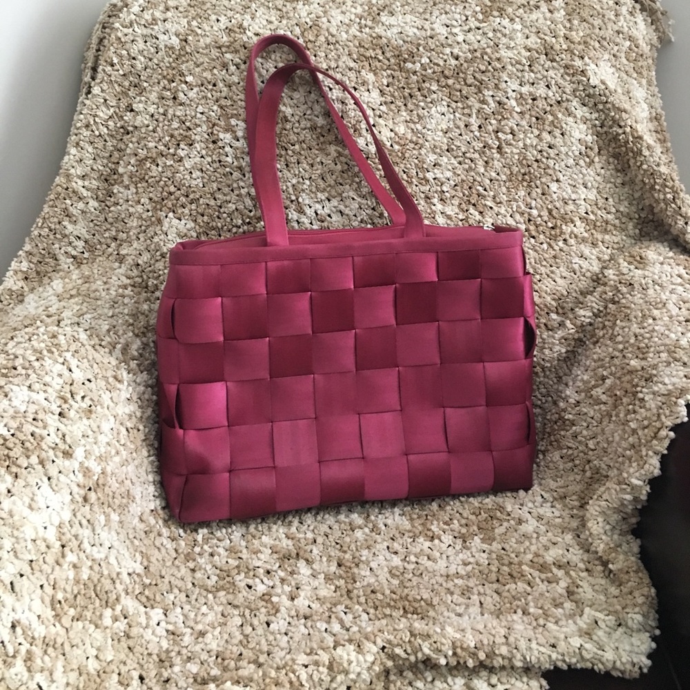 Seatbelt bag laptop executive tote