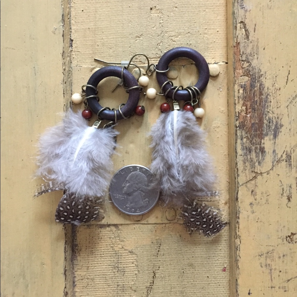 Nwot Boho Style Festiv Feather Statement Earrings - image 2