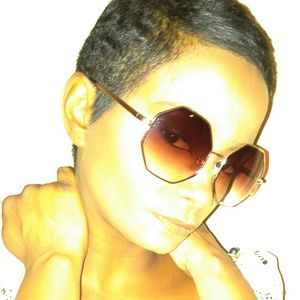 Meet your Posher, Sharita
