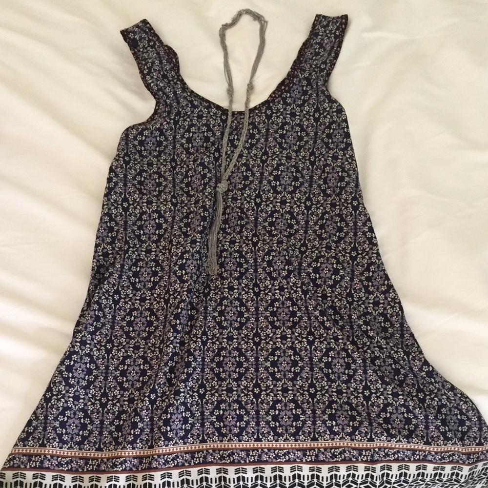 Sleeveless maternity dress