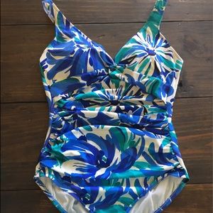 Croft and barrow slimming swimsuit - 16