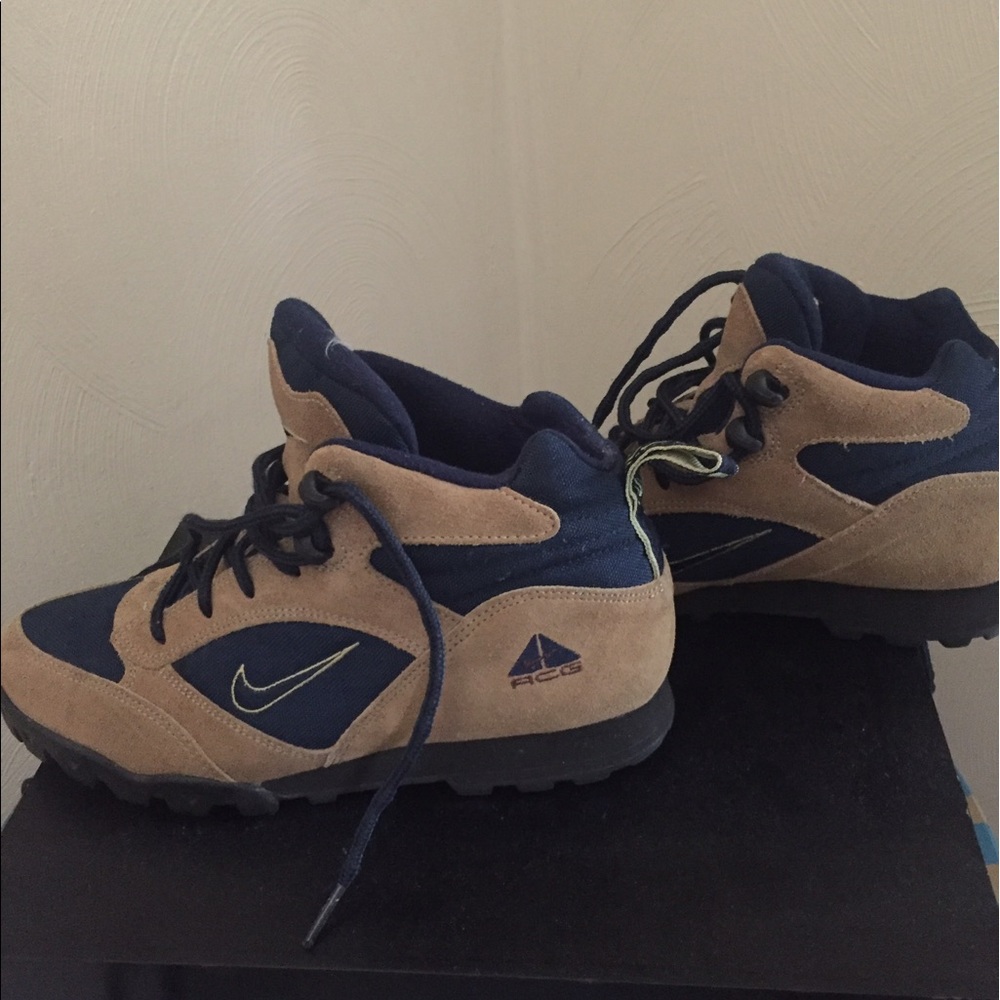 Boots/sneakers