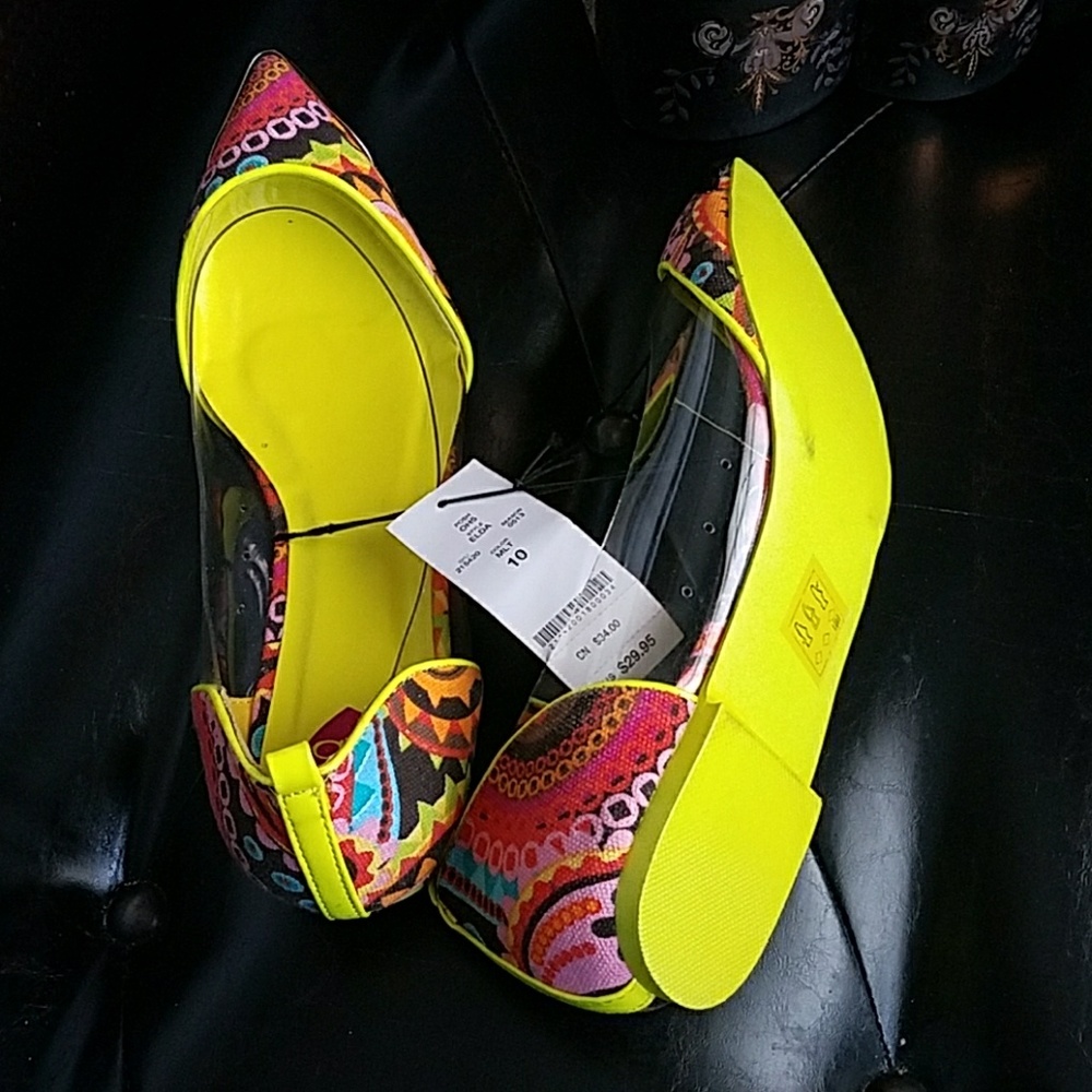 Shoes - Picture 2 of 3