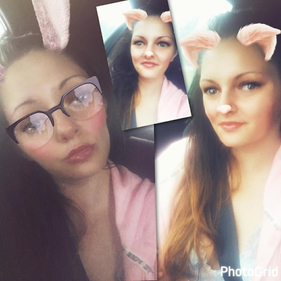 Meet your Posher, Caitlin - Picture 2 of 4