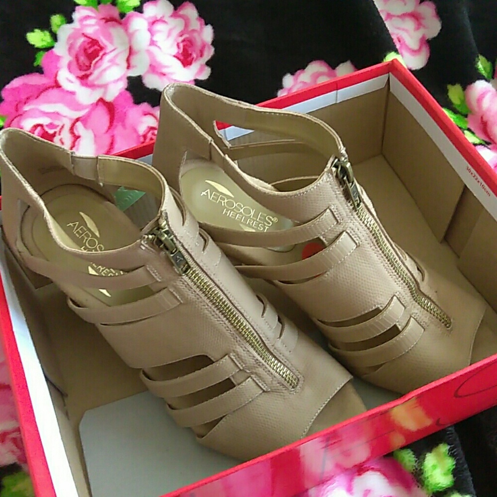 Aeorsoles tan heels