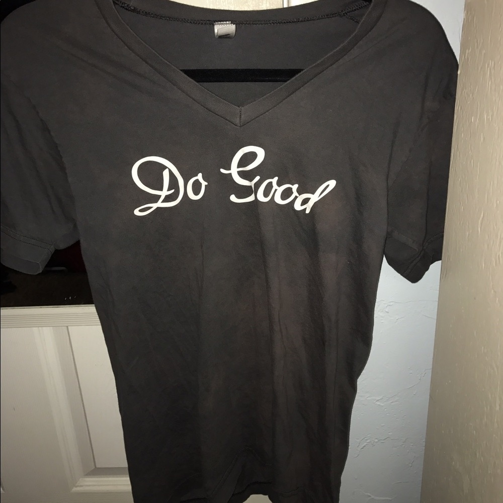 DELTA GAMMA GREY V NECK SHORT SLEEVE TOP