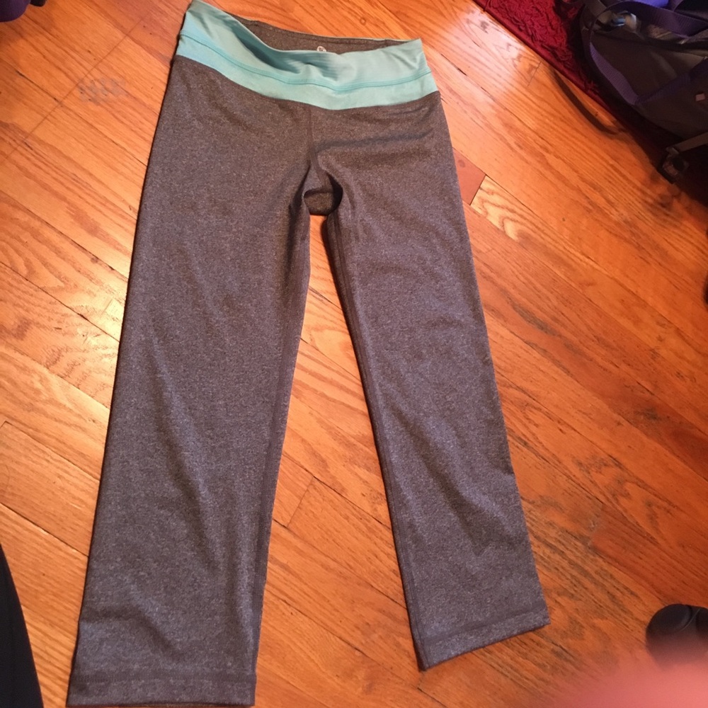 crop grey leggings