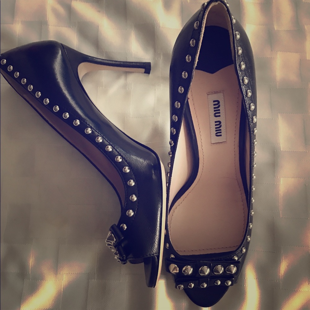 ☺️PRICE DROP!!! 💕MIU MIU Black leather Pumps!