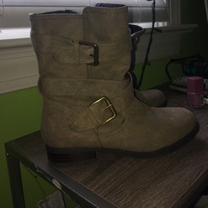 Cute tan boots never worn size 6