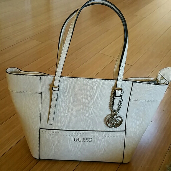 Guess purse cream Outlet