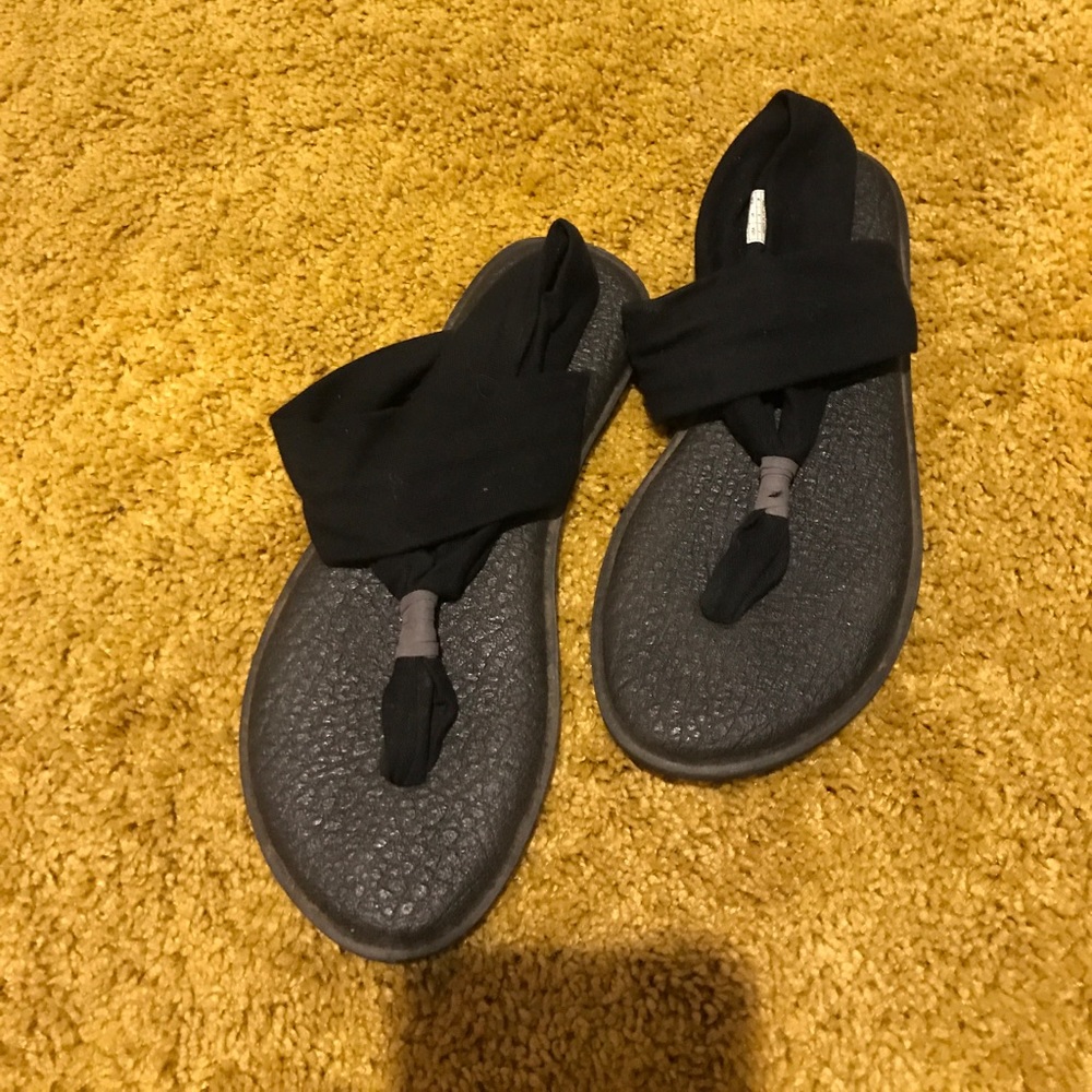 Black sandal sanuks