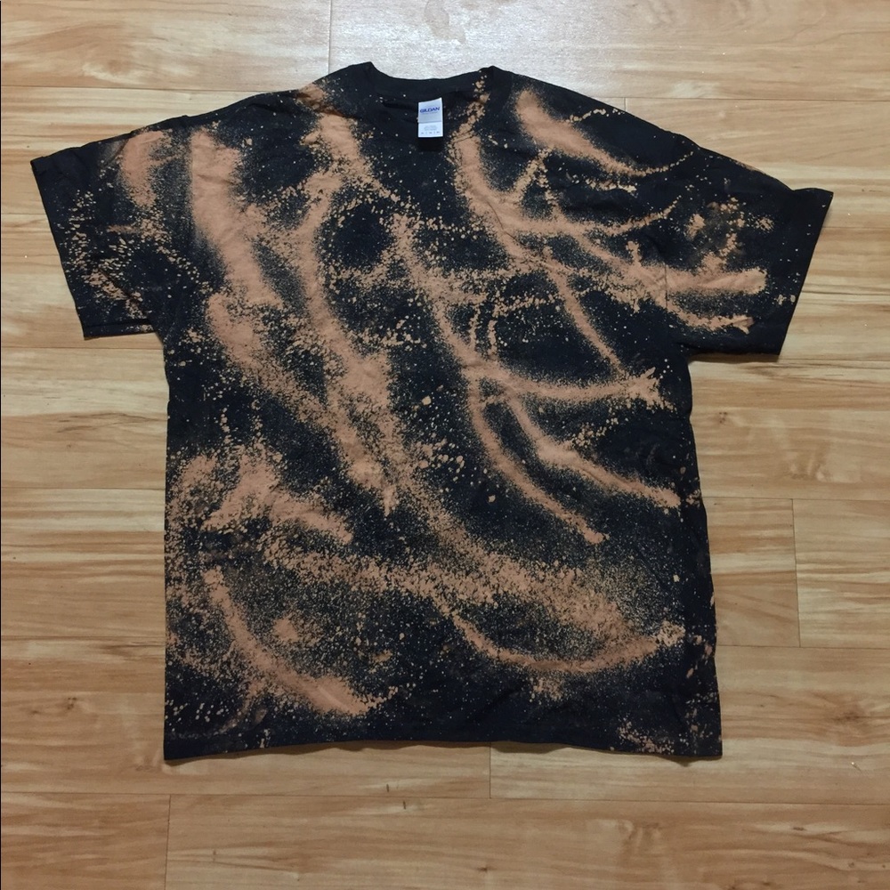 💯✂️Making Distressed, bleached and paint shirts .