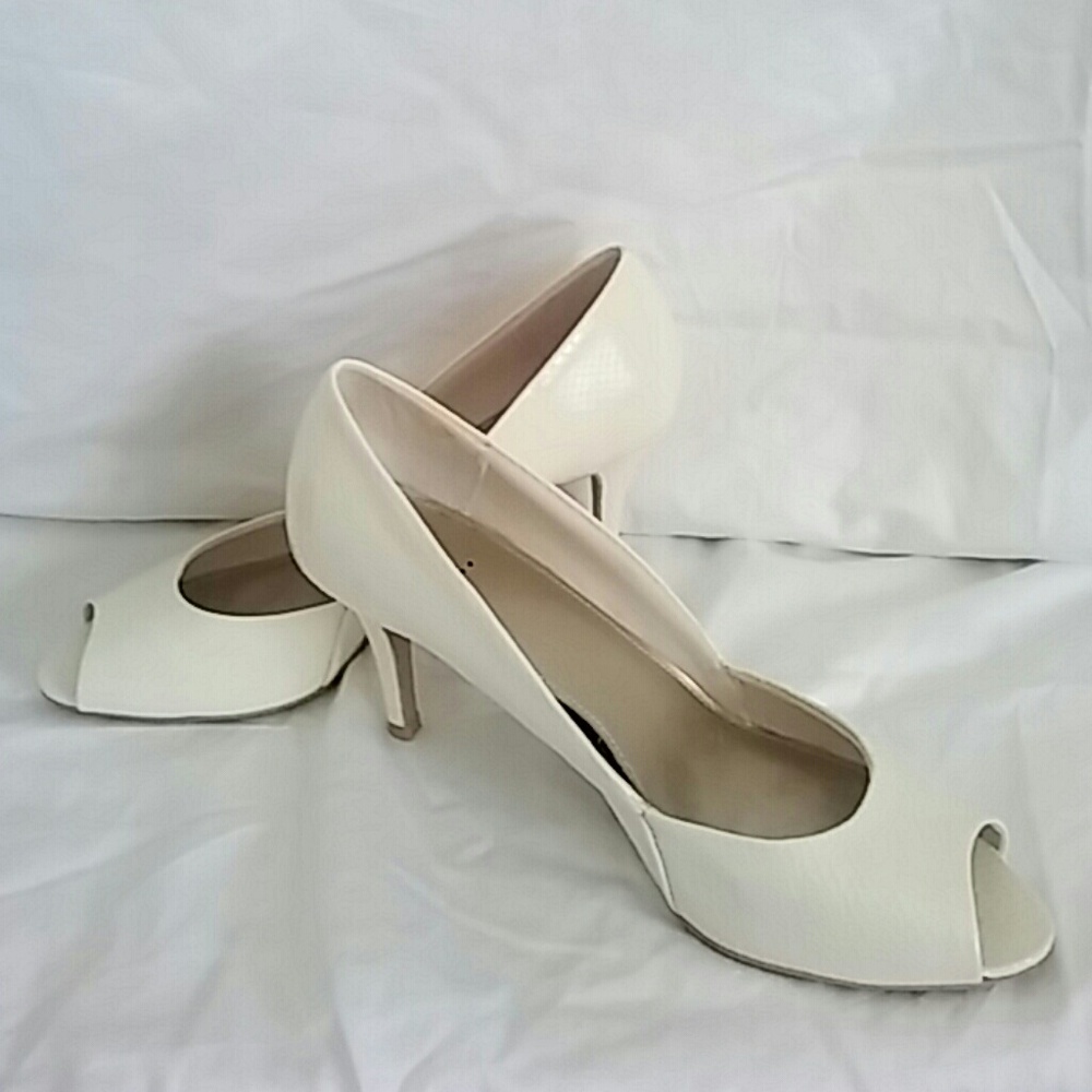 Fioni cream peep toe heels