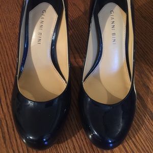 Gianni Bini navy patent pumps