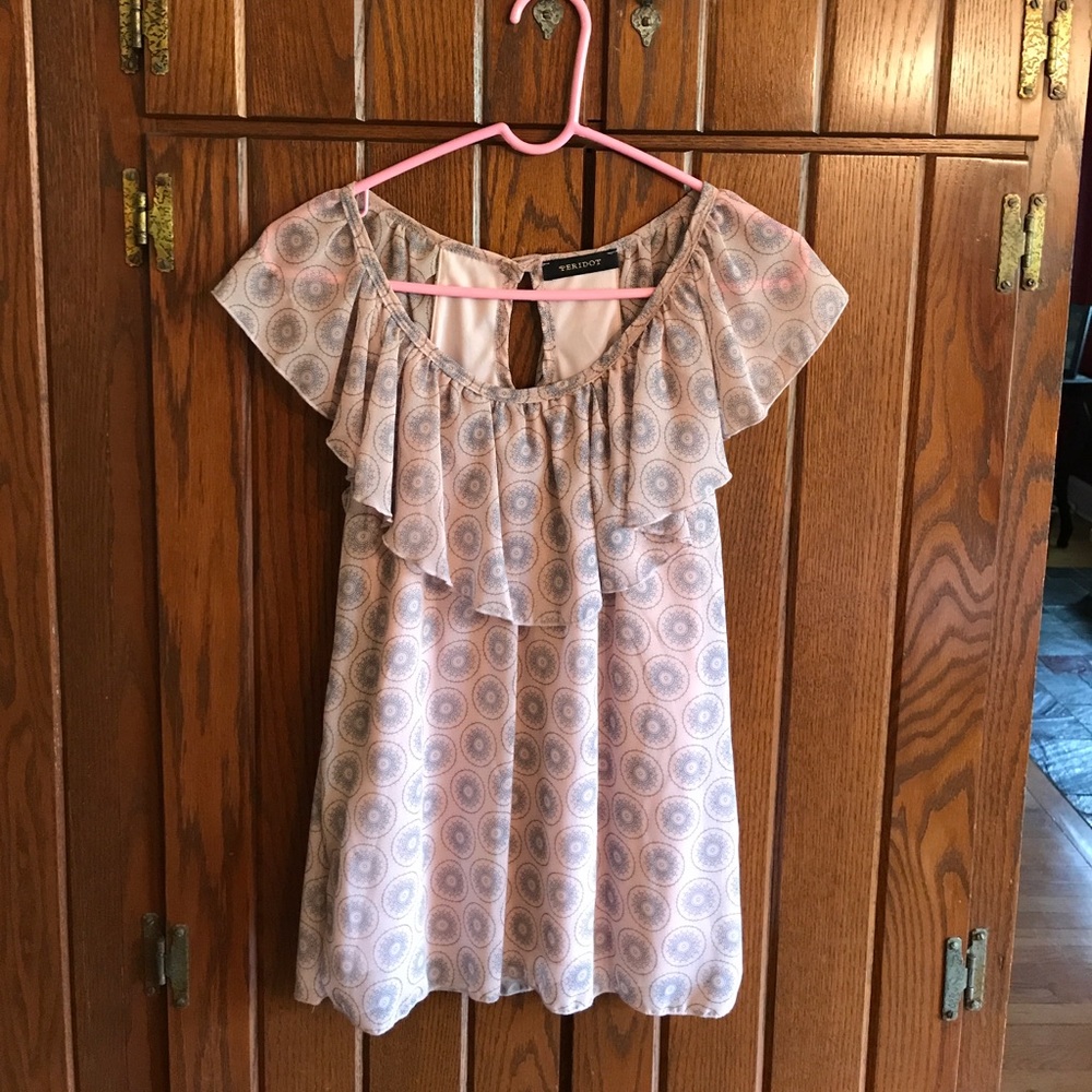 Sleeves ruffle tank top blouse.