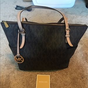 Michael Kors zip up hand bag