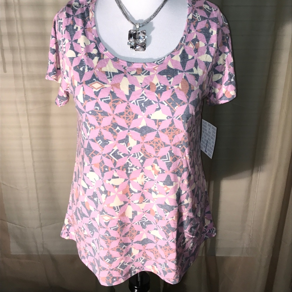 BNWT Lularoe Classic Tee