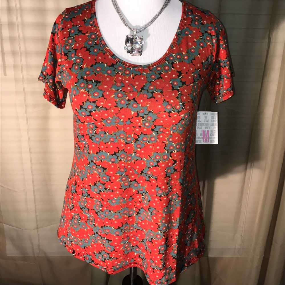 BNWT Lularoe Classic Tee