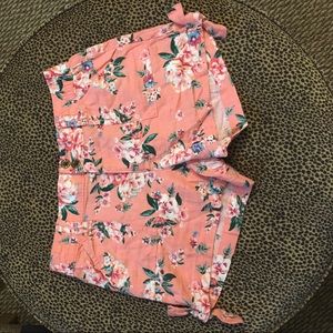 Mudd peach floral shorts. Sz 14