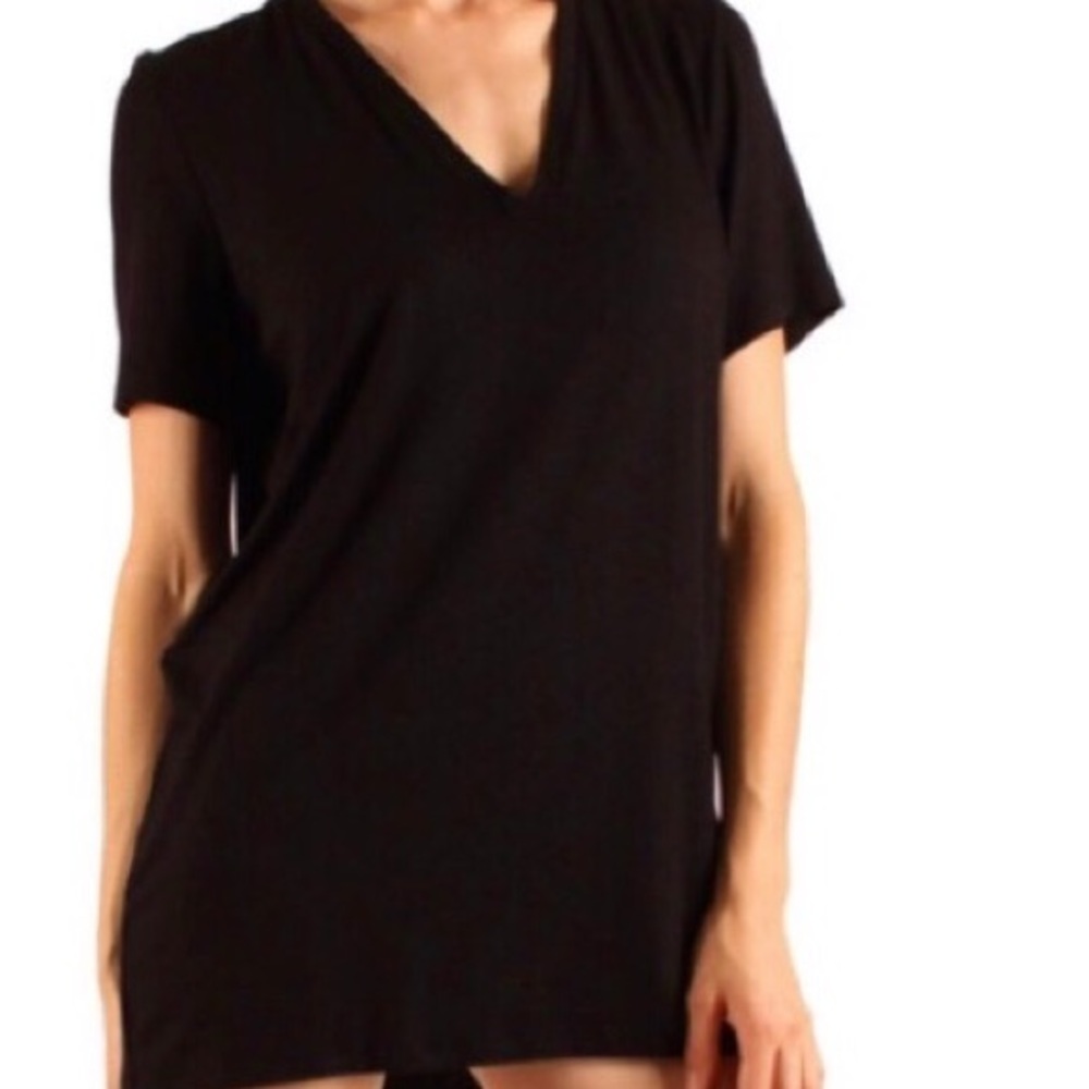 Relaxed fit, V-neck Boyfriend tee