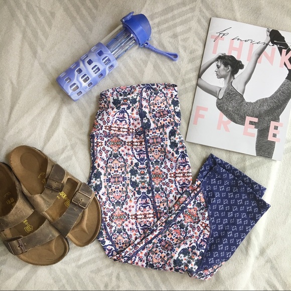 PRINTED YOGA WORKOUT PANT - Picture 2 of 5