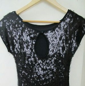 Sequent fitted keyhole dress