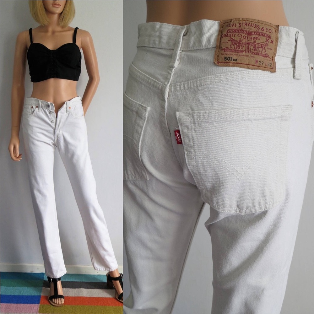 White vintage LEVIS SIZE W27 L32