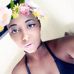 Meet your Posher, Deedee