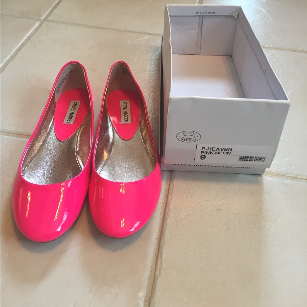 Size 9 P-Heaven Steve Madden Color: pink neon