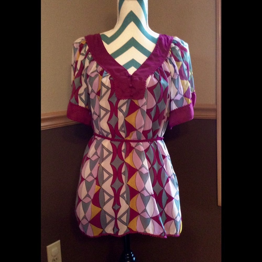 💕New Listing💕 Nicole Miller blouse. HP