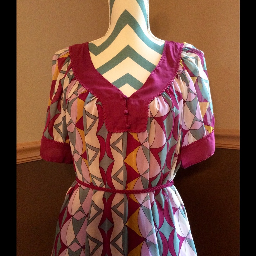 💕New Listing💕 Nicole Miller blouse. HP - Picture 2 of 6