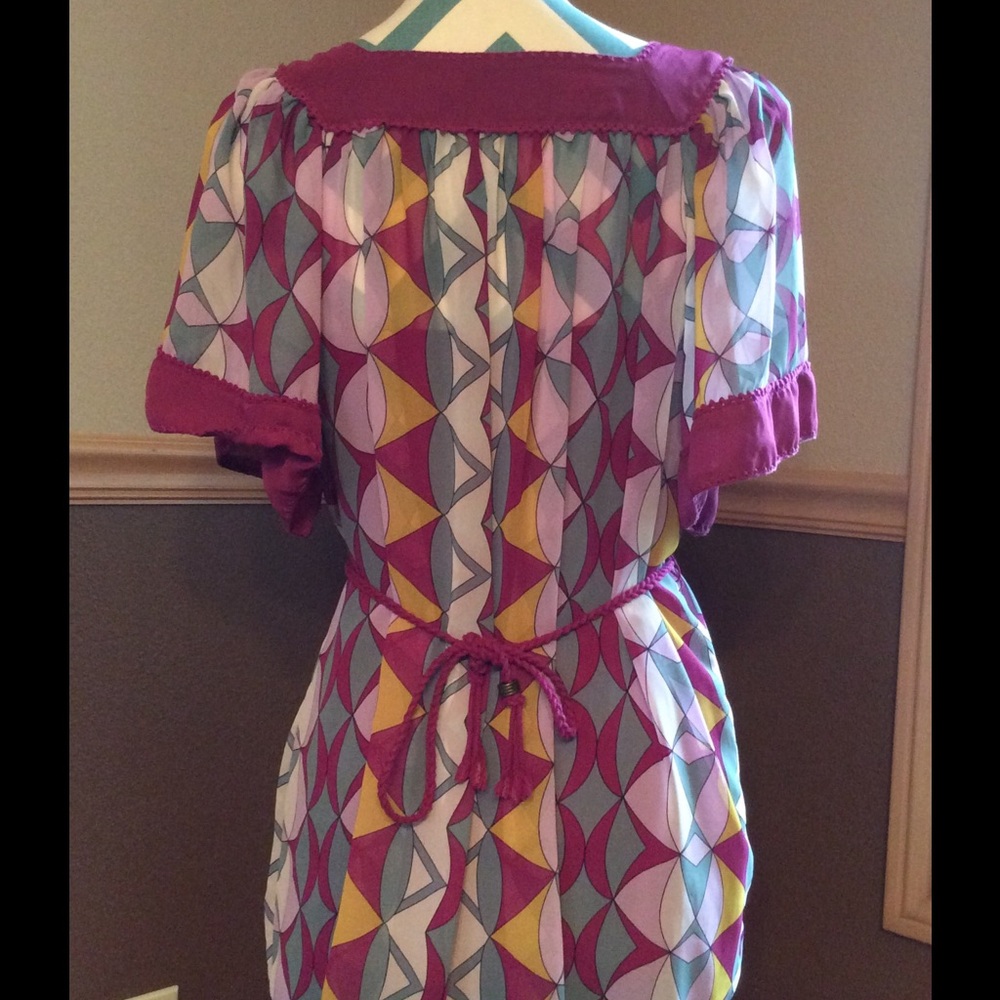 💕New Listing💕 Nicole Miller blouse. HP - Picture 3 of 6