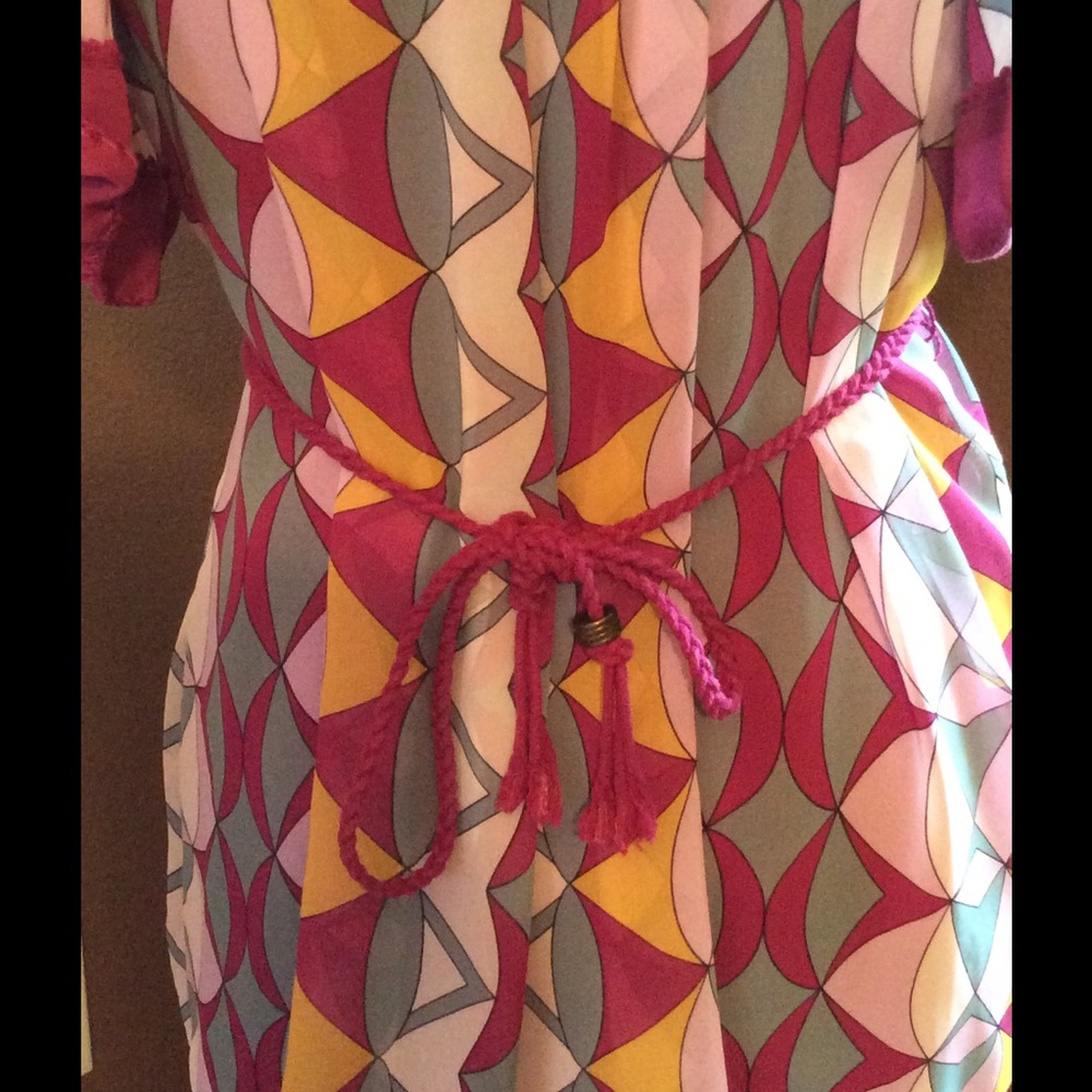 💕New Listing💕 Nicole Miller blouse. HP - Picture 4 of 6